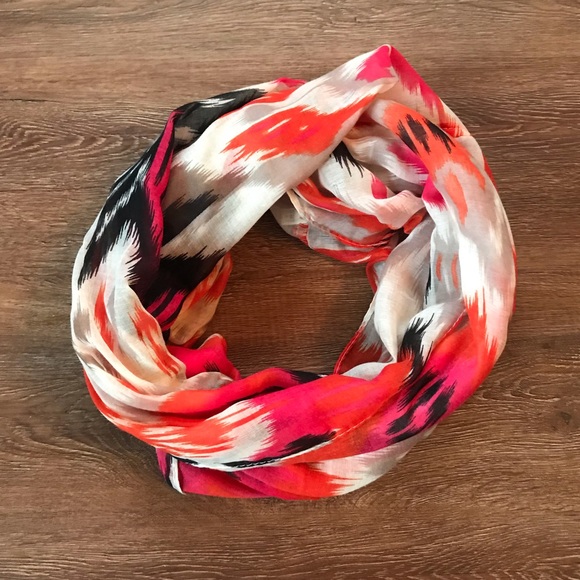Accessories - 4/$20🌸Ikat Infinity Scarf